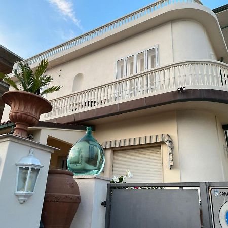 Al Mare 54 Luxury Guest House Lido di Camaiore Exteriör bild